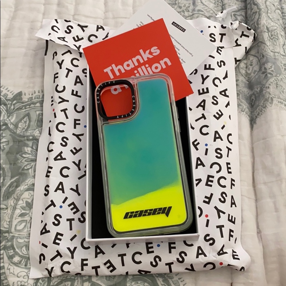 CASETIFY Neon Sand Liquid Case (Casey)